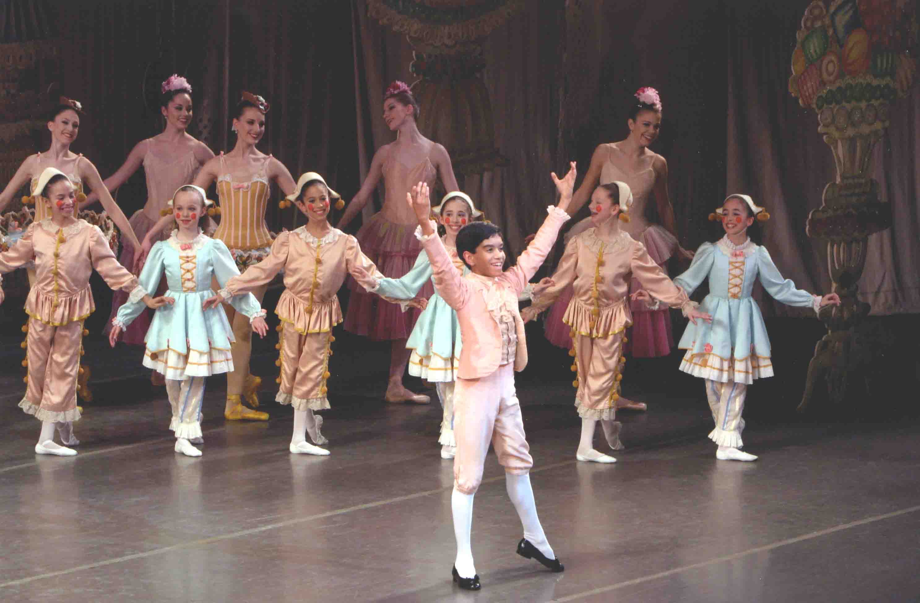 Nycb the nutcracker harishkr.ml: George Balanchine's The Nutcracker: Macaulay Culkin, Darci Kistler, Bart Robinson Cook, Kyra Nichols, Jessica Lynn Cohen, Damian Woetzel, Wendy Whelan.